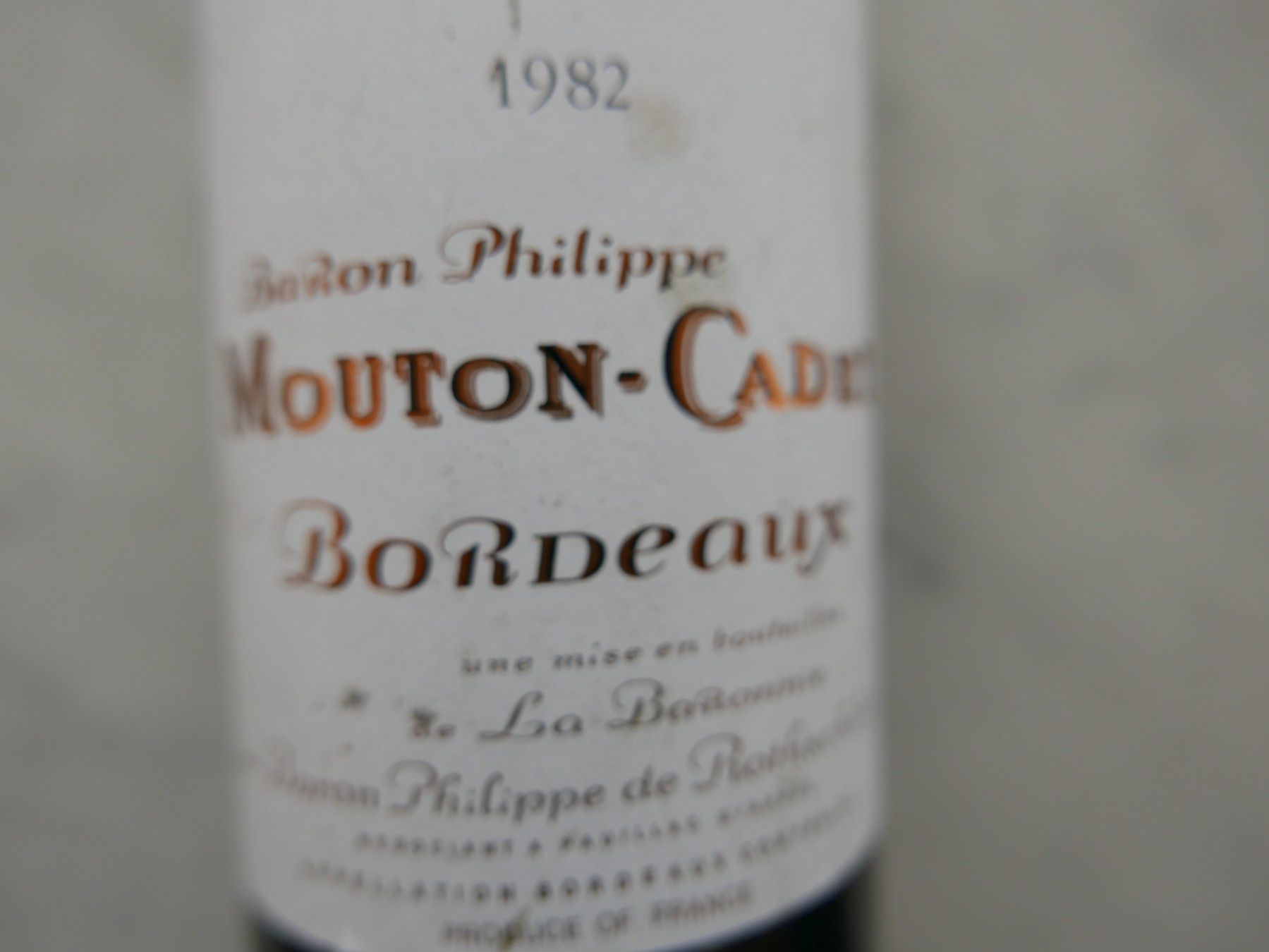Mouton Rothschild Vino: Mouton - Cadet Bordeaux 1982 – Nuovo e nell'imballaggio originale da Rotkreuz venduto da nigal 1