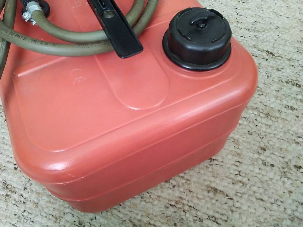 Accessori per altri veicoli: Serbatoio carburanti litri 23 – Usato da Origlio venduto da Veladeca 2