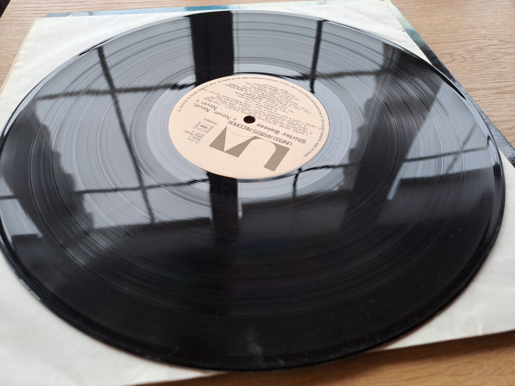 Vinyles: Shirley Bassey - Never, Never, Never – D'occasion à Meggen par Ricardokoch 4