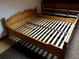 Doppelbett, Holz massiv