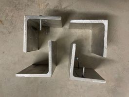 4 massiven Aluminium-Halterungen / Winkel