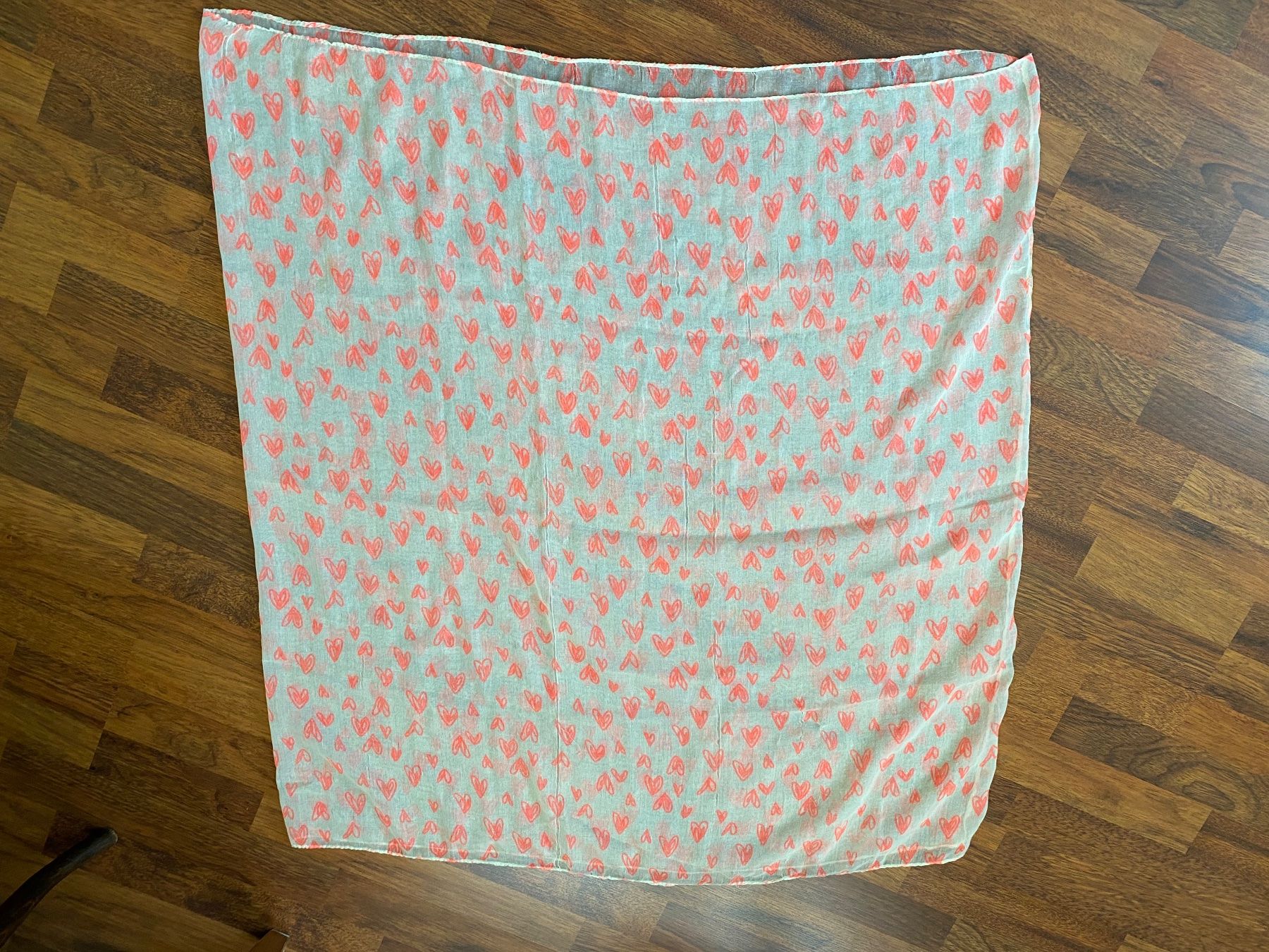 Foulard & Sciarpe: Leichtes Tuch mit Herzen-Muster – Usato da Stadel b. Niederglatt venduto da sandart 1