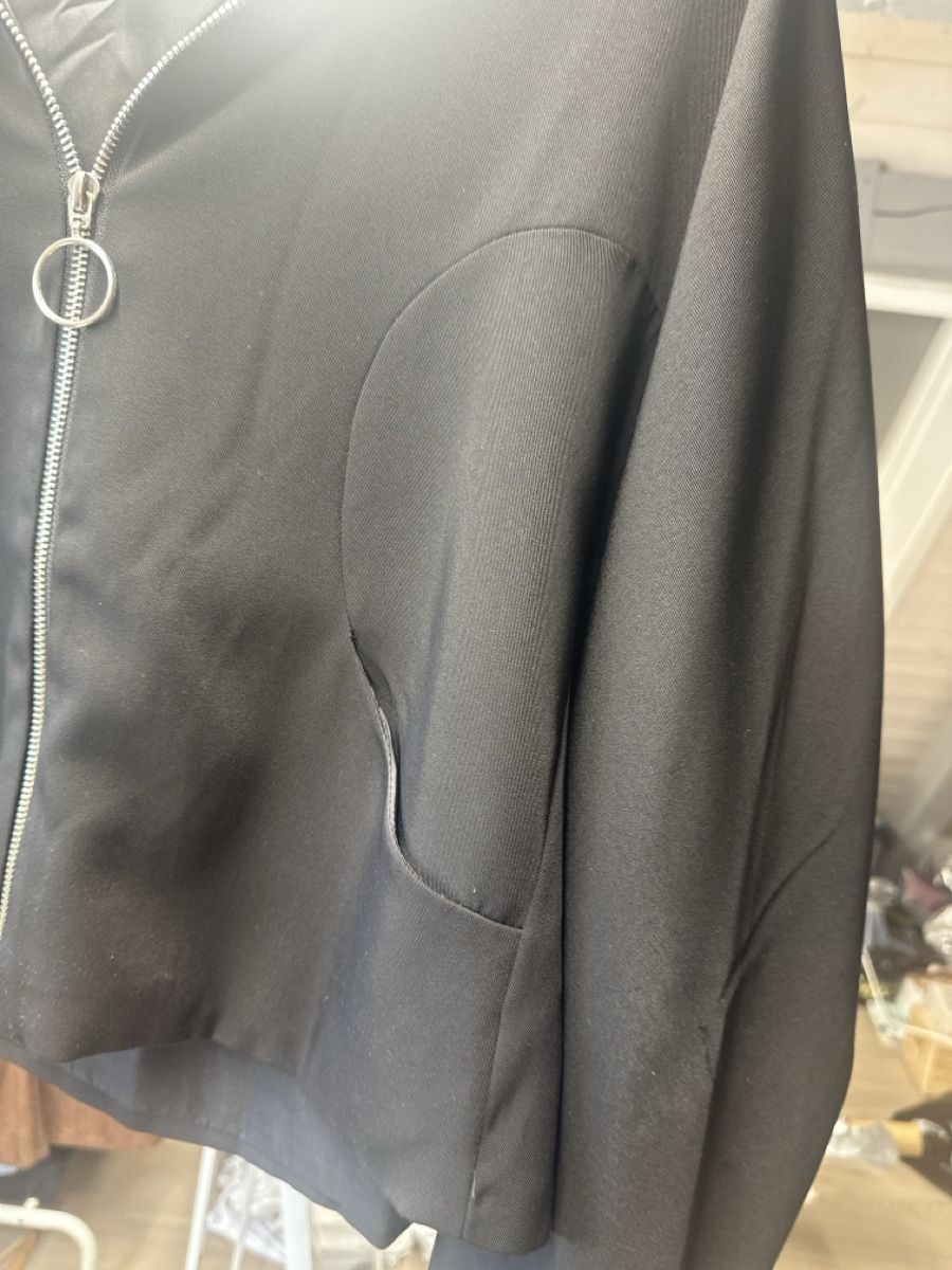 Vestes: Cropped Oversized Black Jacket – Neuf (Voir description) à St-Imier par Baptthegreat 3