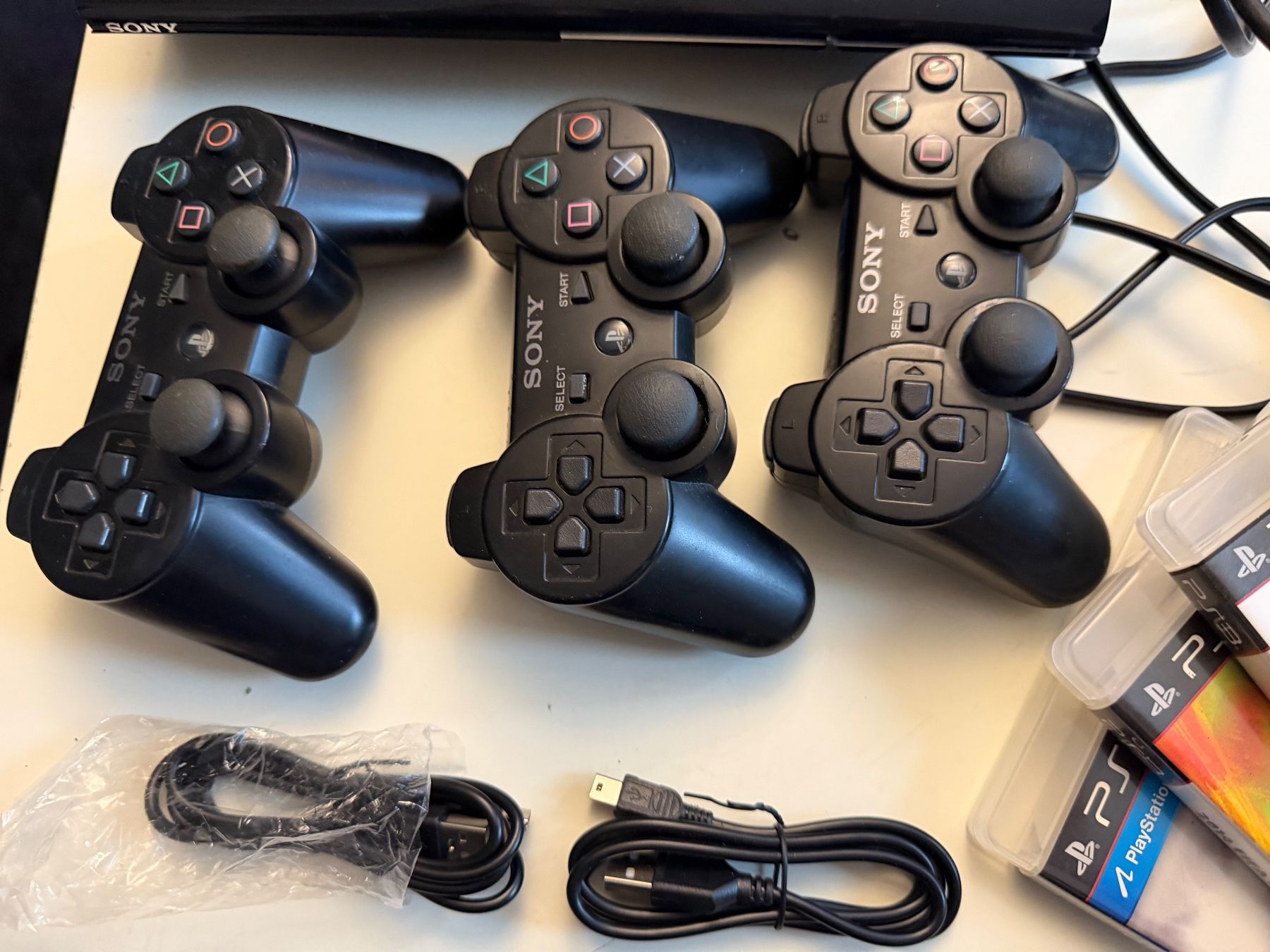 Sony Console: PlayStation 3 Set, Konsole, 3 Controller, 6 Games – Usato da Münsingen venduto da Ganjam 1
