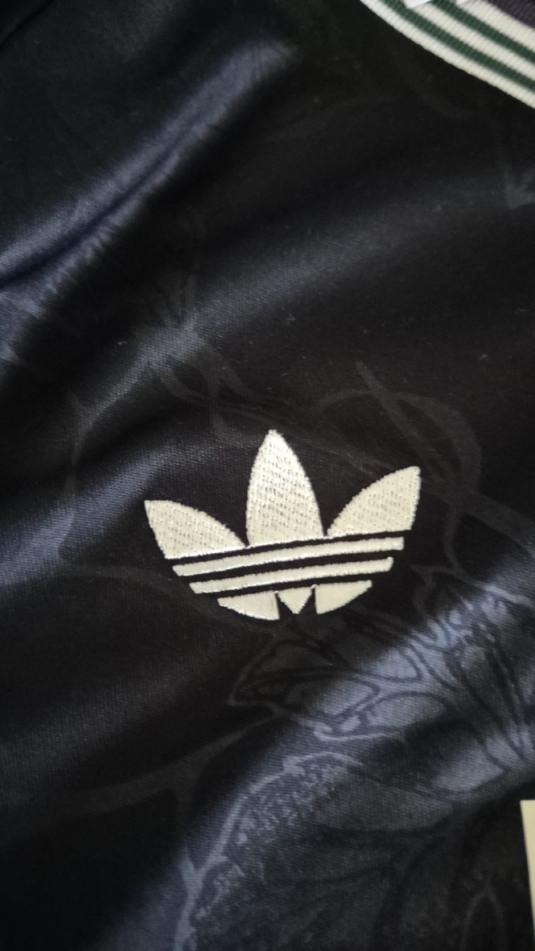 Scarpe, pantaloni & magliette da ginnastica: Juventus Trikot  – Nuovo (secondo la descrizione) da Emmenbrücke venduto da Mauri10 5