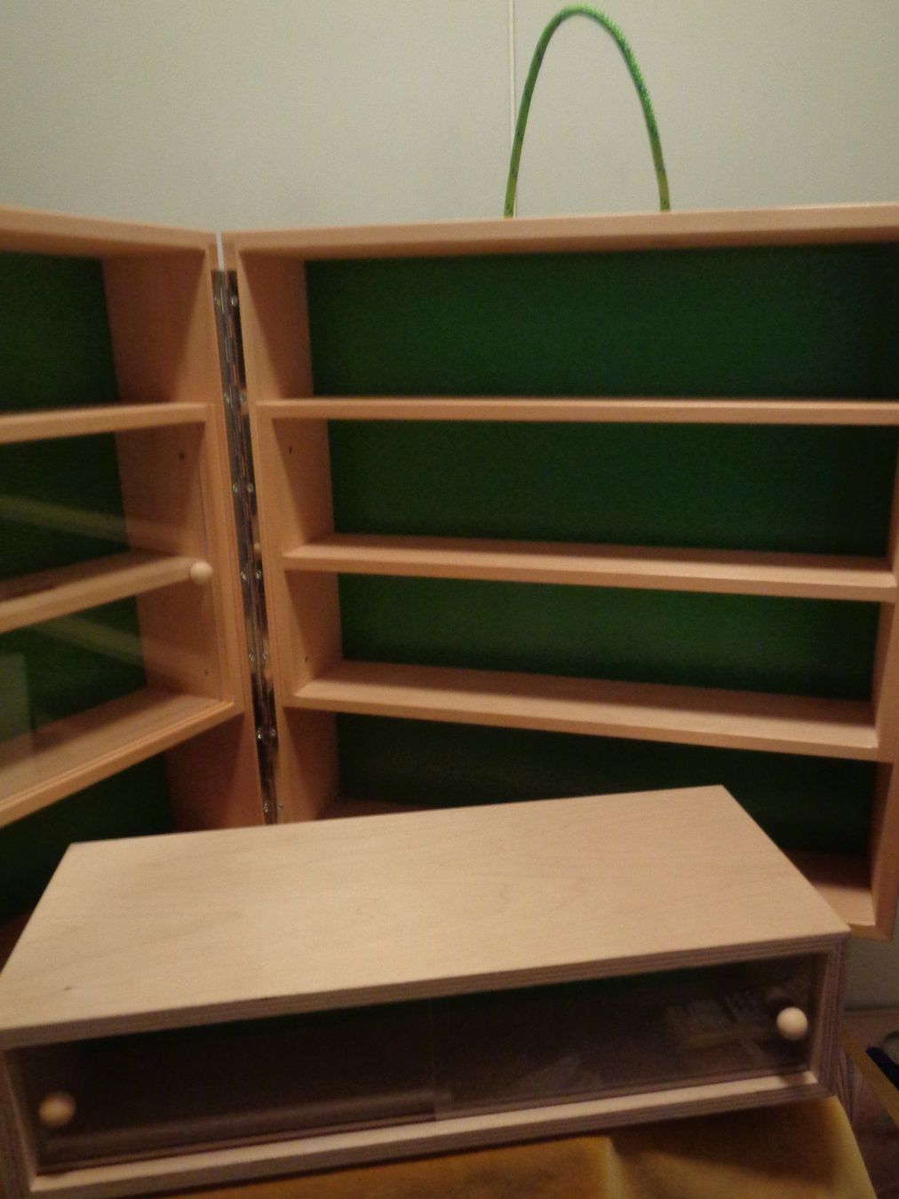 Articoli in legno: GROSSER SCHWERER HELLER HOLZKOFFER – Nuovo (secondo la descrizione) da Lausanne venduto da kiliman73 4