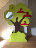 Etagère pour enfant, en bois, en forme d'arbre