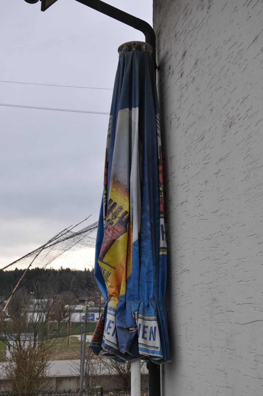 Feldschlösschen Ombrelloni: Feldschlösschen Sonnenschirm – Usato da Rothrist venduto da Sheriff94 3