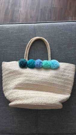 Strohtasche mit Pompons beige blau neuwertiger Zustand