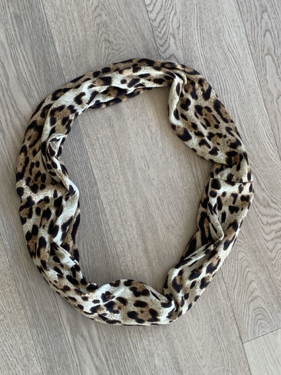 Foulard & Sciarpe: Leopard Print Scarf - Warm & Stylish (round) – Nuovo (secondo la descrizione) da Immensee venduto da Gitter
