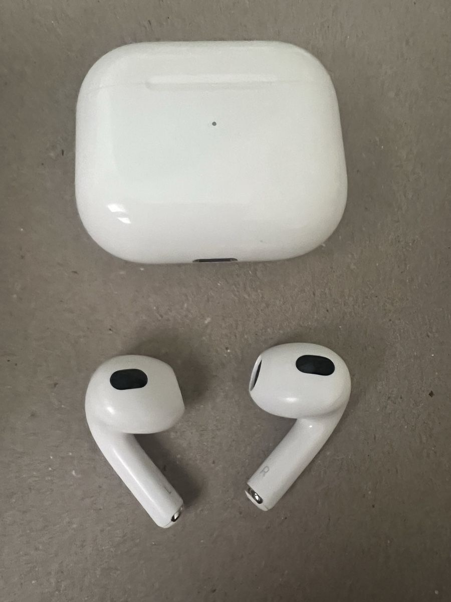 Apple Cuffie: Original Apple AirPods 3 Gen. Kopfhörer mit Wireless Case – Usato da Zürich venduto da Walllstreet