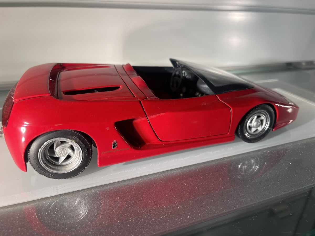 Revell Modellini d'auto: Ferrari Mythos Modellauto 1:18, Revell – Usato da Siebnen venduto da speedy63 5