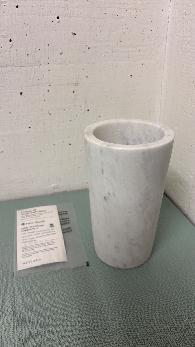 Vasi & Recipienti: West Elm Pure Foundation Marble Vase - white – Nuovo (secondo la descrizione) da Adliswil venduto da fashionholic 2