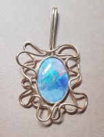 Handgefertigter Schwarzopal Anhänger 18k Gold