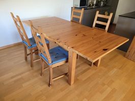 Esstisch mit vier Stühlen Holz massiv guter Zustand