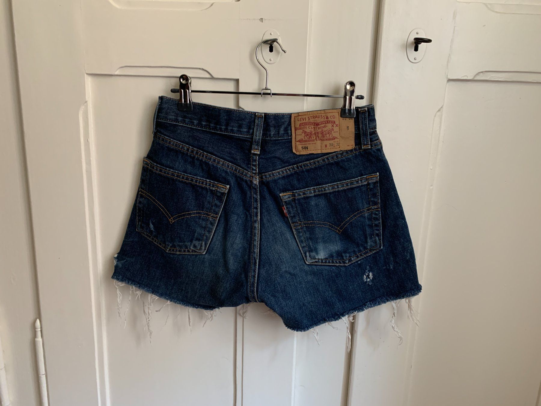Levi's Jeans: LEVIS - Jeansshorts blau W30 – Usato da Zürich venduto da Diazaio 2