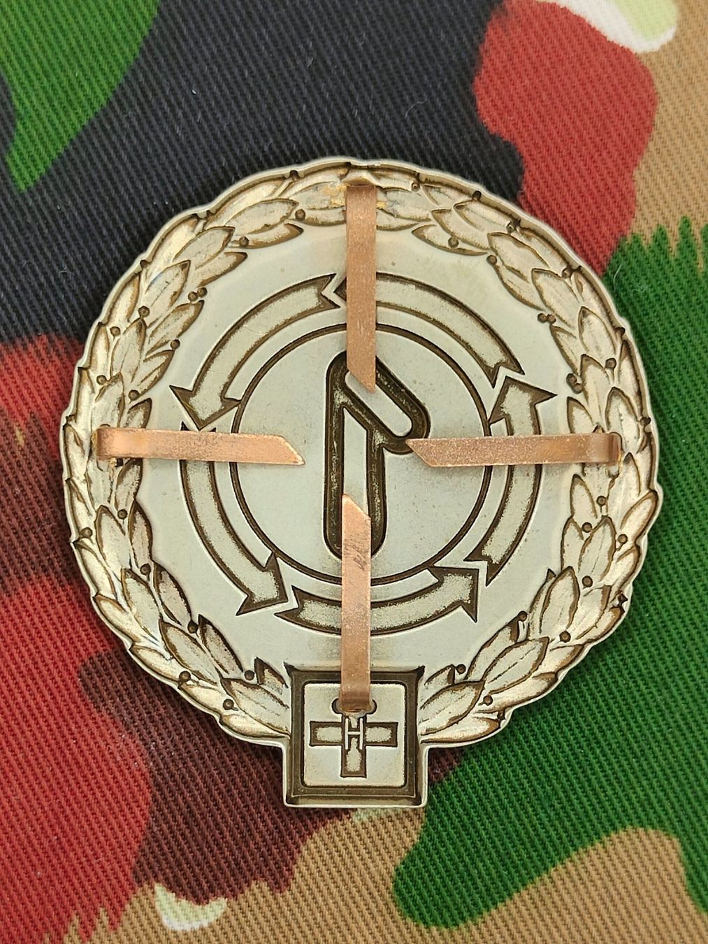 Schweizer Armee Placchette & Badge: Béretemblem Logistikbrigade 1 – Usato da Bauma venduto da SwissMilitaria 1