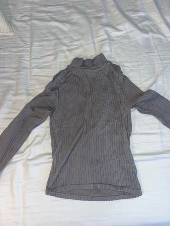 Grey stradivarius top