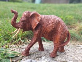 Kleiner Elefant aus Holz.