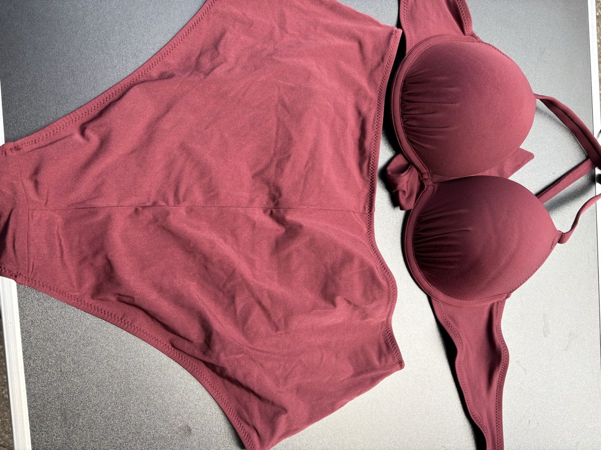 Costumi da bagno & Bikini: Bikini neuwertig 75 c/40 – Usato da Zürich venduto da Sundaygirl