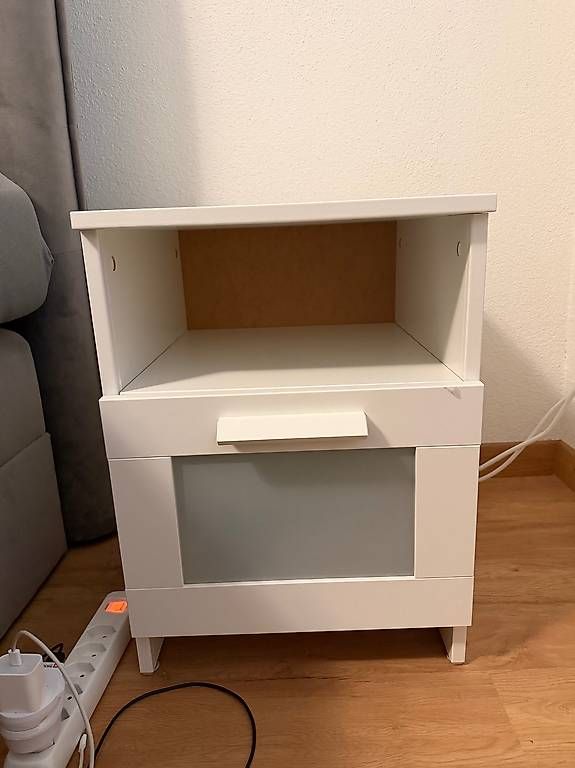 Ikea Comodini: Nachttisch (IKEA Brimnes) – Usato da Zürich venduto da emichael