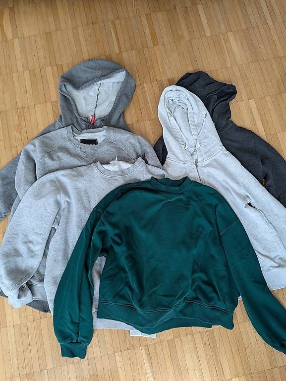 Lots de vêtements: jumper grösse S/M Oversized – D'occasion à Luzern par Laraelena