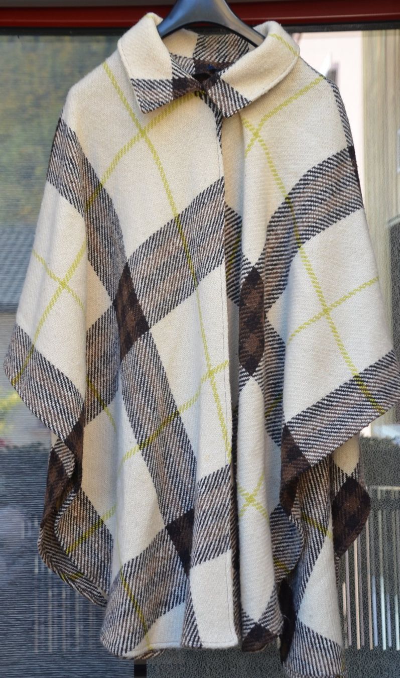 Burberry Giacche: Burberry Poncho 100% Wolle / laine – Usato da Collonges venduto da Auganien 1
