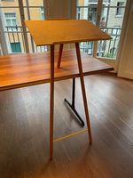 Minimalistisches Design-Stehpult