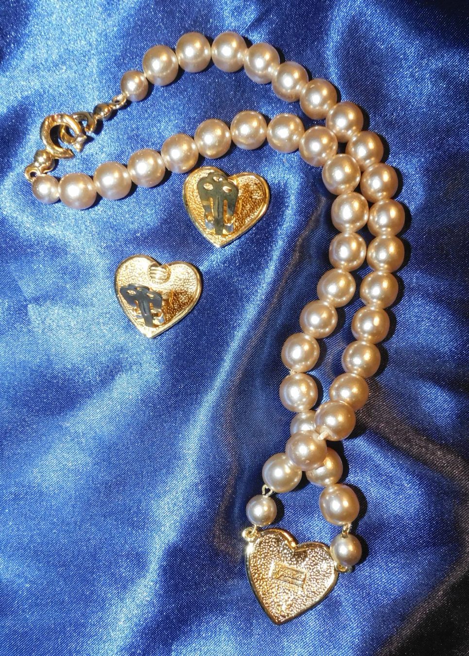 Ketten: Schmuck-Collier mit passenden Ohrclips gemarkt – Gebraucht aus Sursee von 76 5
