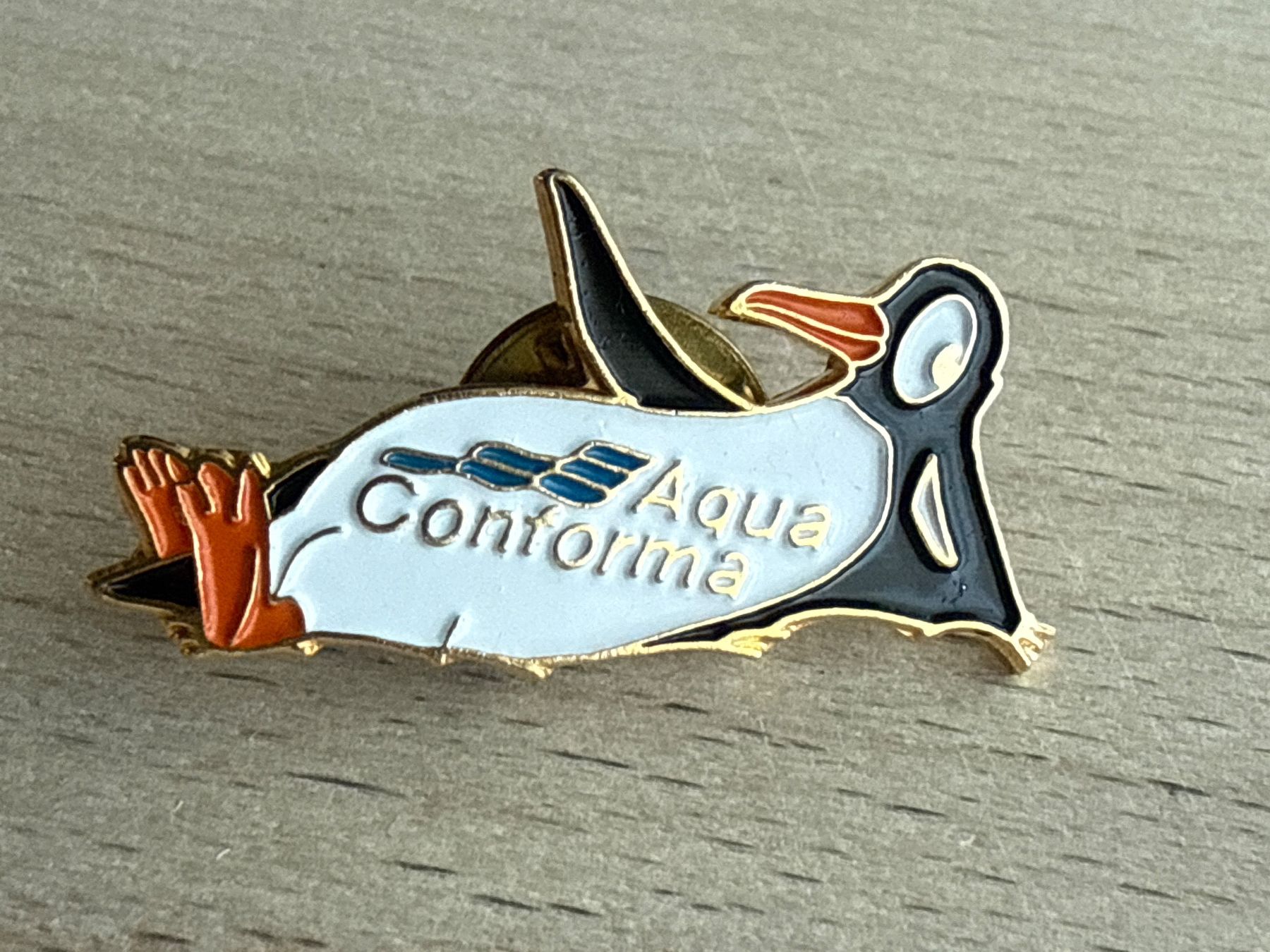 Plaketten & Abzeichen: Pin Aqua Conforma – Gebraucht aus Glattbrugg von Schweigmatt