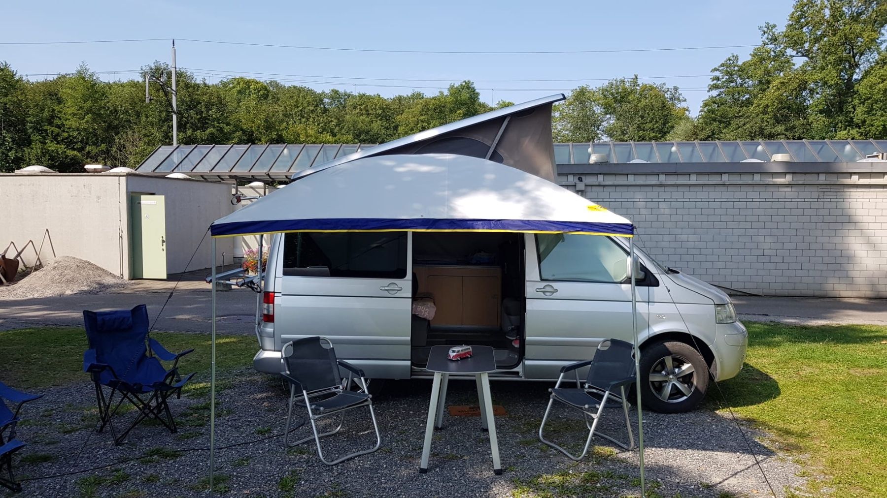 VW Veicoli da campeggio: Vorzelt VW T5/6 California Preisrduktion – Usato da Thalwil venduto da Stephan03