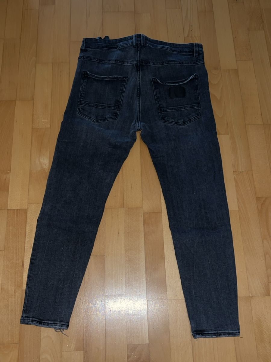 Jeans: Zara Schwarz-graue Jeans , Grösse 32 – Nuovo (secondo la descrizione) da Oftringen venduto da Kad.Ha 2