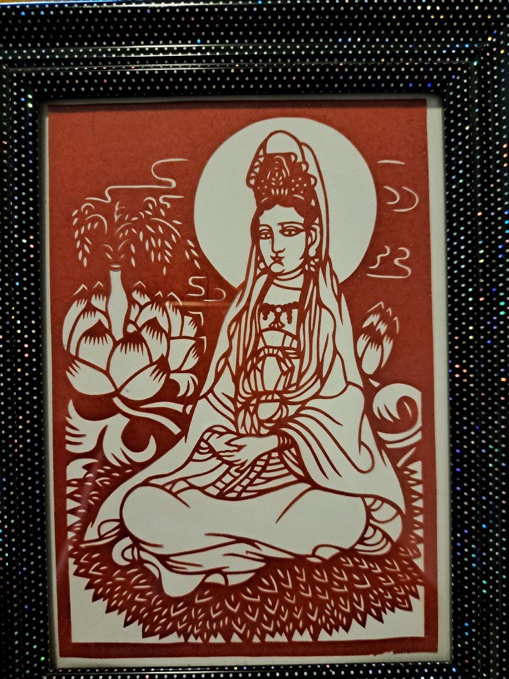 Dipinti: Guanyin - art du papier découpé – Usato da La Roche FR venduto da seashellfan