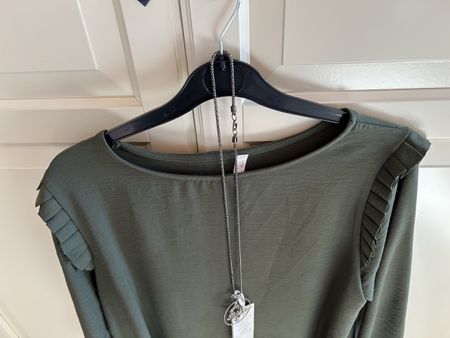 Blusen Top + Halskette Moda y Fashion, green, Gr. M