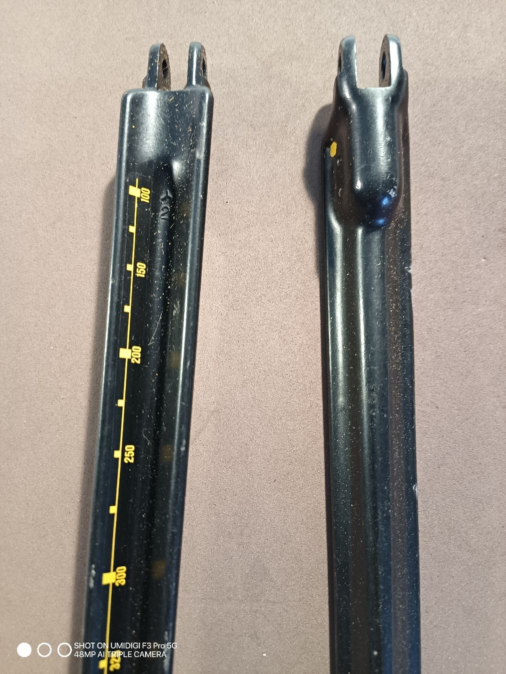 Supporti a parete: Gewehr 57 Stützbein  240mm 2 Stück alt – Usato da Aarwangen venduto da to-hirschi 2
