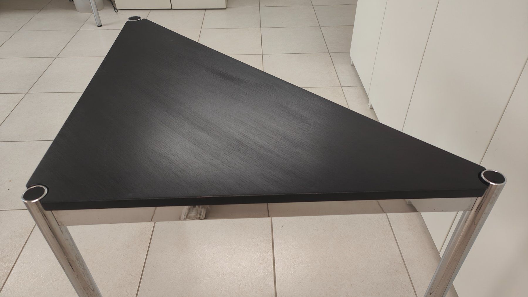 USM Tavoli: USM Dreiecktisch – Usato da Tuggen venduto da Skip13