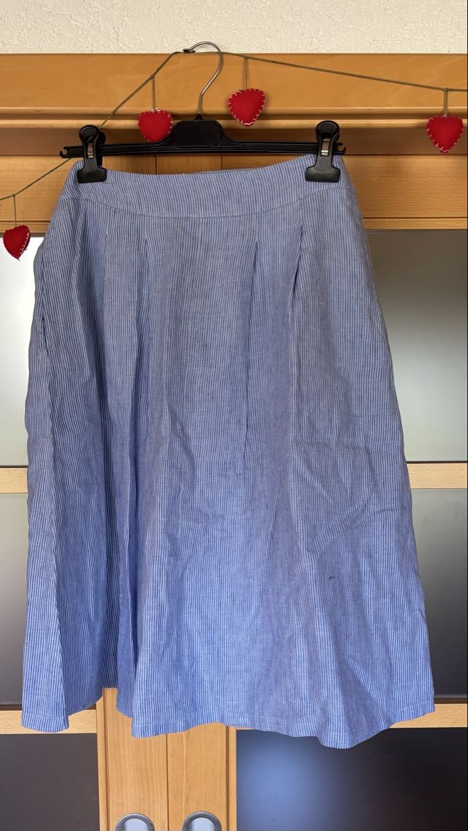 Esprit Gonne: Jupe Esprit bleue rayée taille 38 bon état – Usato da Pomy venduto da Pomnath