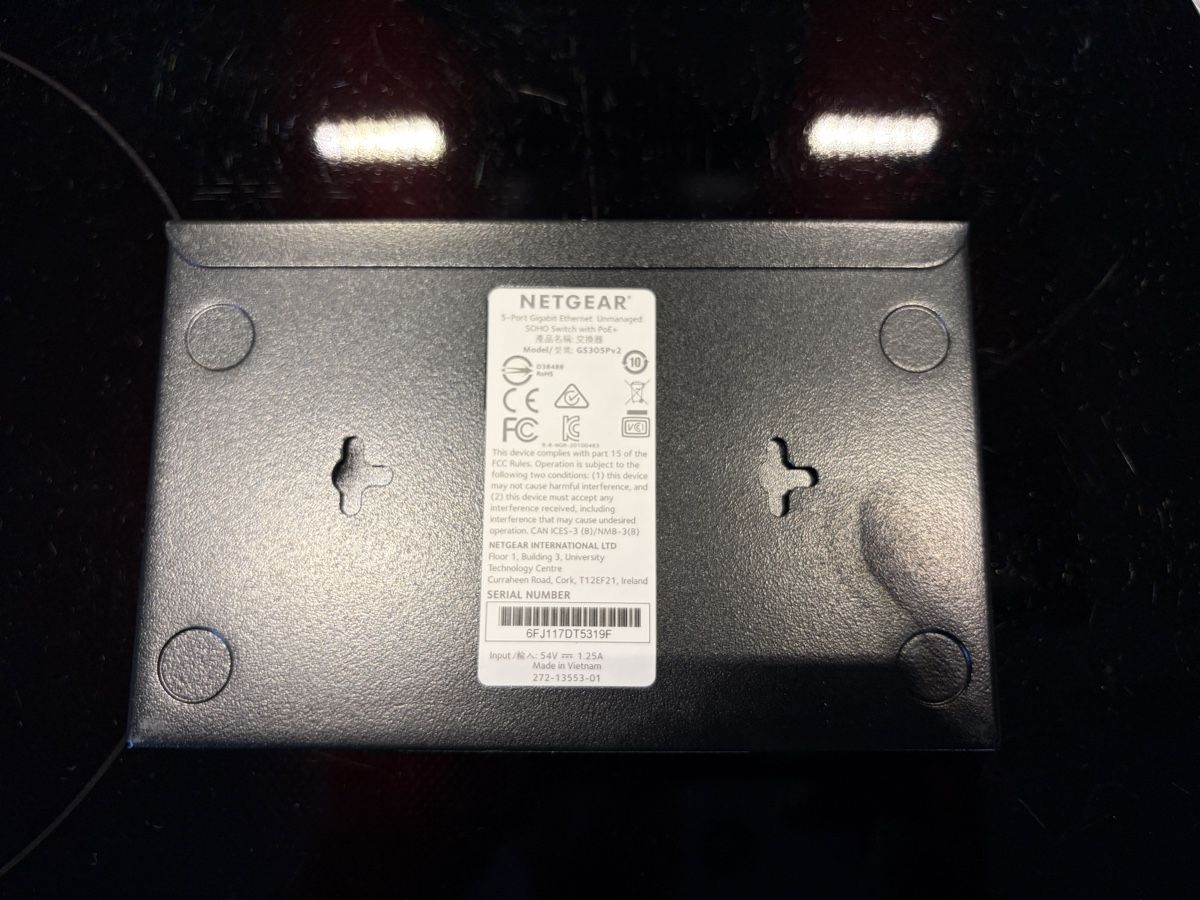 Netgear Hub & Switch: Netgear GS305P PoE Switch – Usato da Luterbach venduto da LWC2544 2