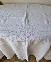 Tischdecke mit Stickerei 176x148cm / Leinen