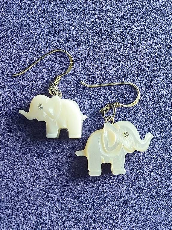 Orecchini pendenti & Orecchini a lobo: Ohrringe Elefant aus Perlmutt mit 925er Silber – Nuovo e nell'imballaggio originale da Ebnat-Kappel venduto da Zearara 4