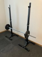 Langhantel-Set mit Ständern und 10kg Hantelscheiben
