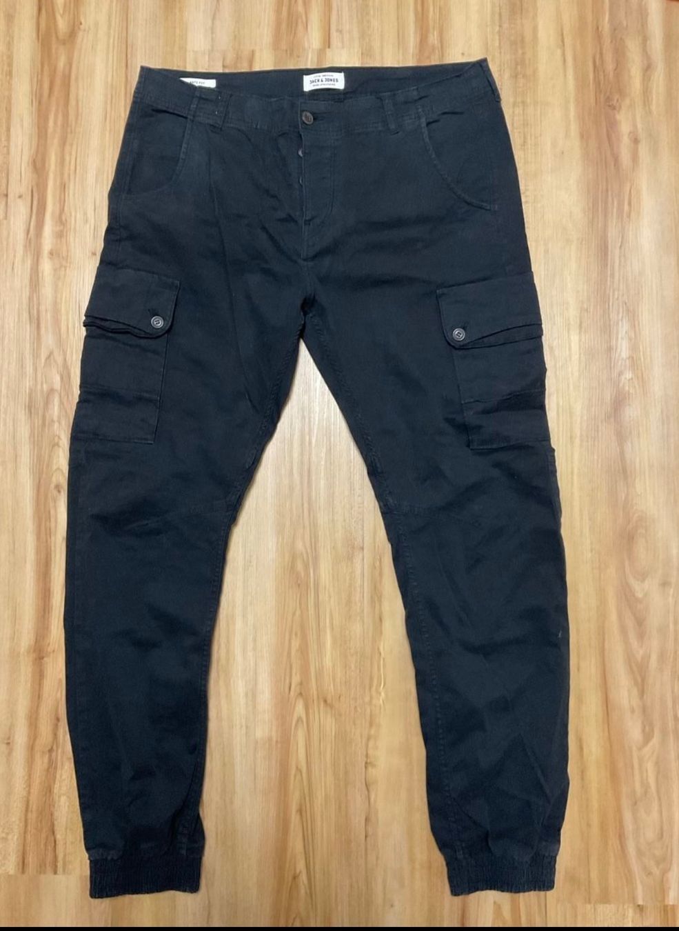 Zara Pantaloni: Pull&Bear Cargo Hosen Set  neuwertig – Usato da Rorschach venduto da daj_9gxt 8