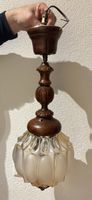 Antike Deckenlampe aus Holz und Glas in gutem Zustand
