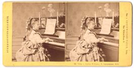 Stereo-Fotografie Junges Mädchen spielt