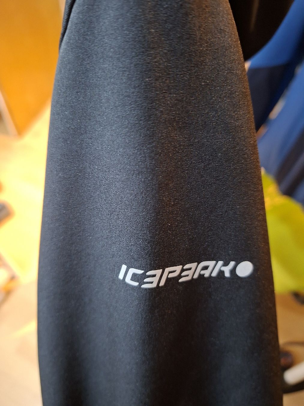 Icepeak Jacken: Icepeak Softshelljacke Damen schwarz Grösse 44 – Gebraucht aus Tenniken von Machli 3