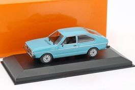VW Passat B1 Phase II 1975-1977 hellblau 1:43 von MaXichamps
