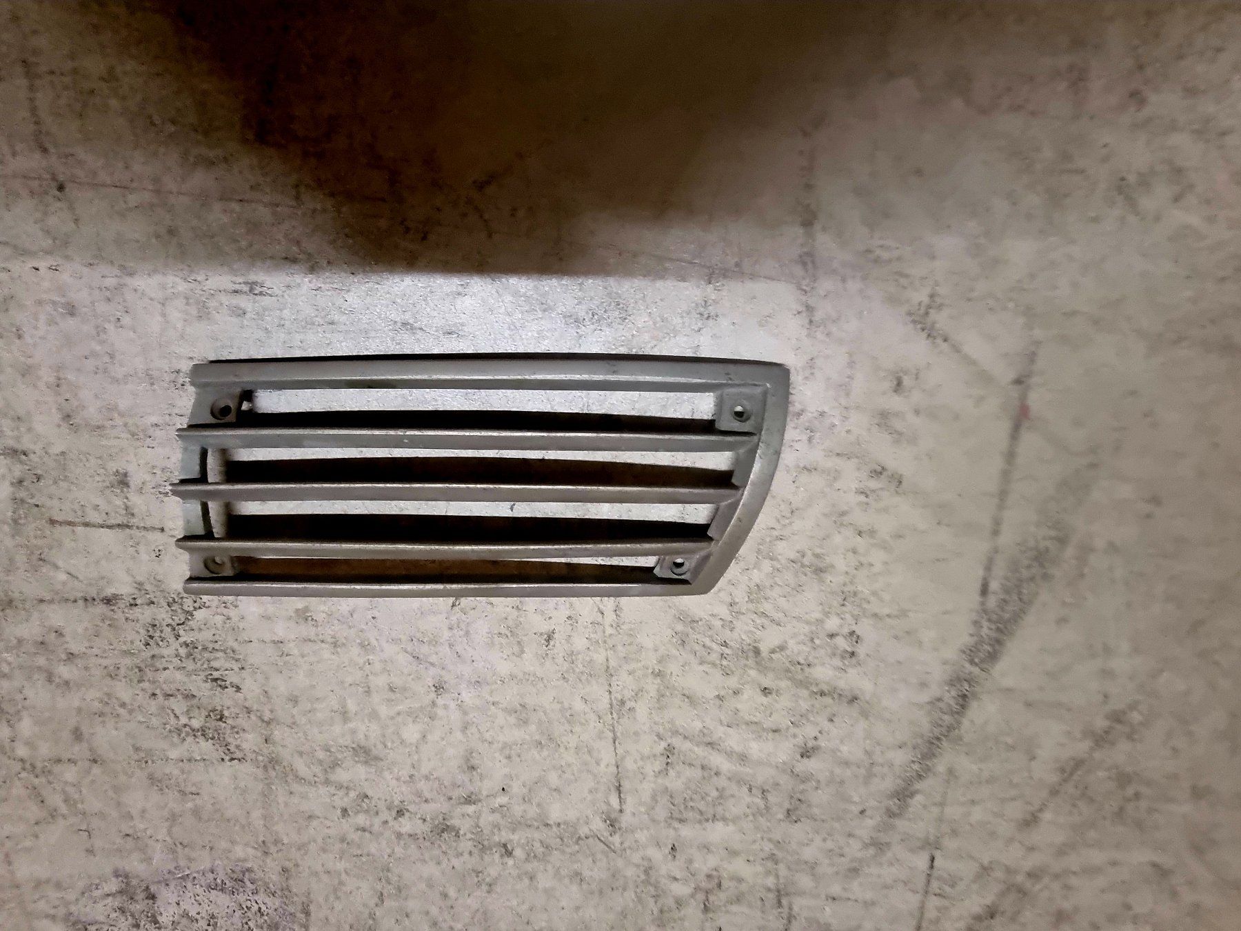Porsche Sonstiges Fahrzeugzubehör: Porsche 911 SWB 1965 Luftgitter – Gebraucht aus Rüti ZH von Fideris100