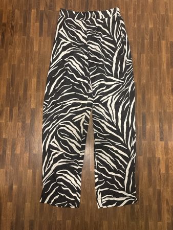 Damen Hose VERO MODA Animalprint Grösse XS neuwertig