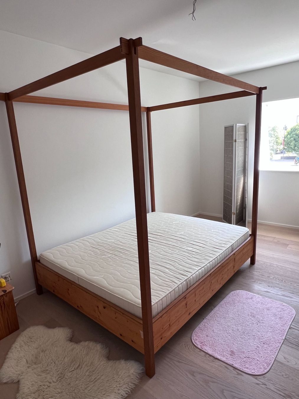 Betten: Himmelbett Buchen-/Eichenholz 200x160cm – Gebraucht aus Derendingen von E.Holzer