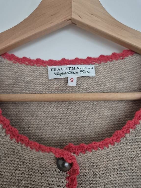 Vestes: Trachten-Strickjacke Grösse S – Neuf avec emballage d'origine à St. Gallen par olivanna 2